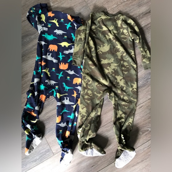 Two Carters Dinosaur 🦖 Fleece Sleepers 3T - Picture 2 of 3
